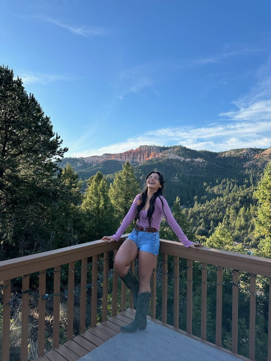 Chelsea working with a client